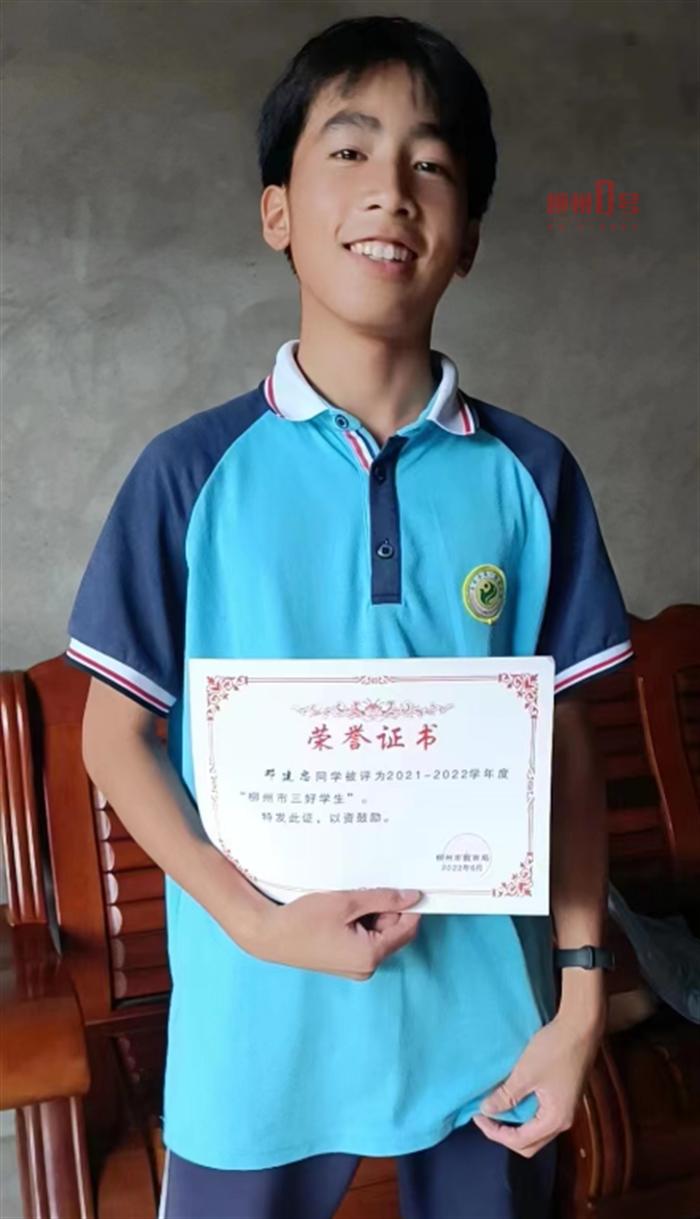 DƬ